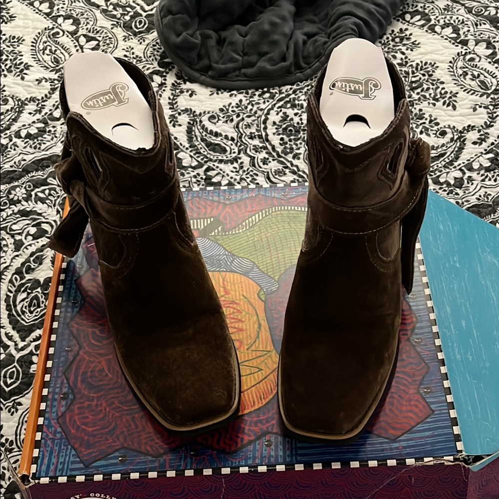 Justin velvet ankle boots EUC